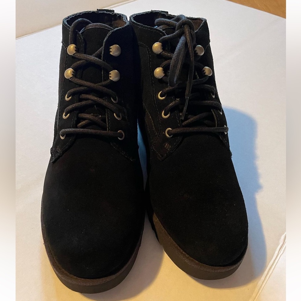 Gently used UGGs